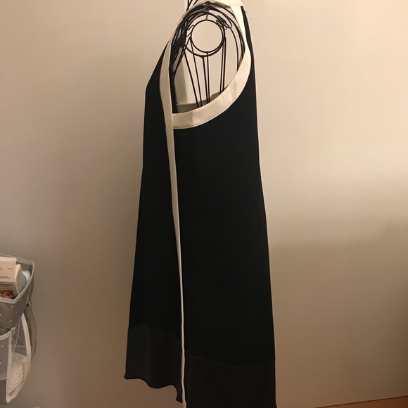 NWOT A-silhouette Elegant Fun sleeveless cocktail Dress in black and white - Picture 7 of 7